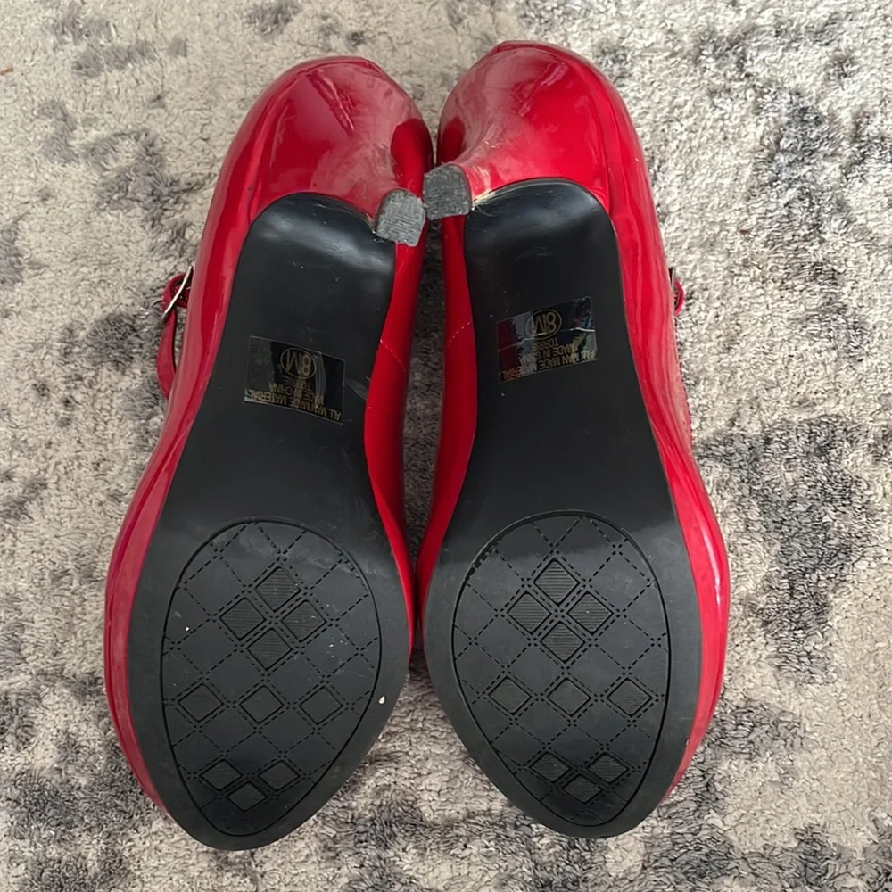 Red Heels - Picture 5 of 6